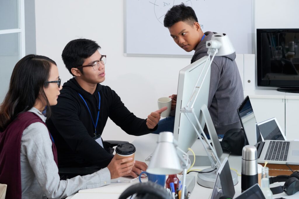 AI digital marekting agency discussing their strategy for a new client