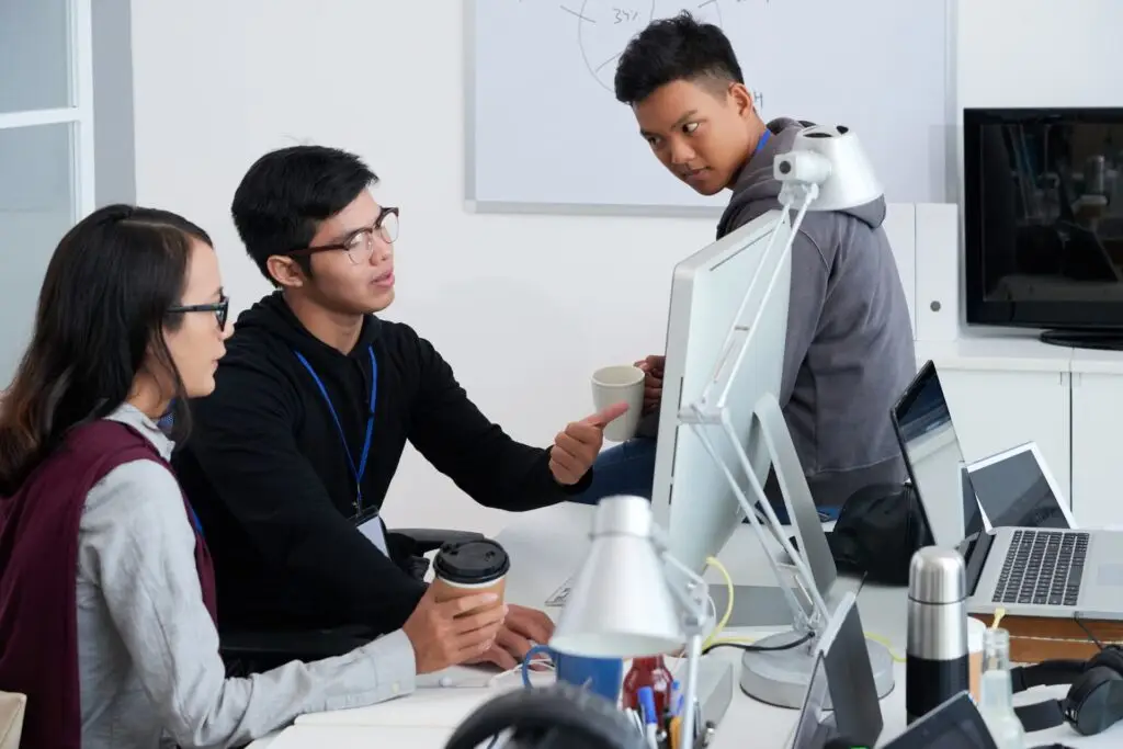 AI digital marekting agency discussing their strategy for a new client